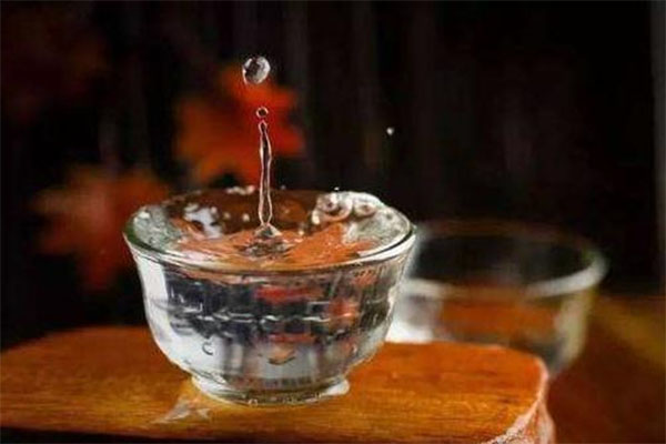 中國(guó)白酒起源于哪個(gè)朝代？