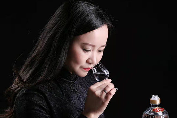 宜賓味工坊總工程師——羅學(xué)艷，獲聘為第九屆白酒國家評委
